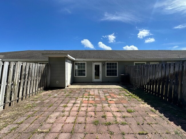 Building Photo - 2 bedroom 2 bath cottage home for rent in Hampton Lakes!