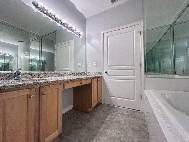 Building Photo - Gated community on the bay side of Shore Dr! "ASK ABOUT OUR ZERO DEPOSIT"