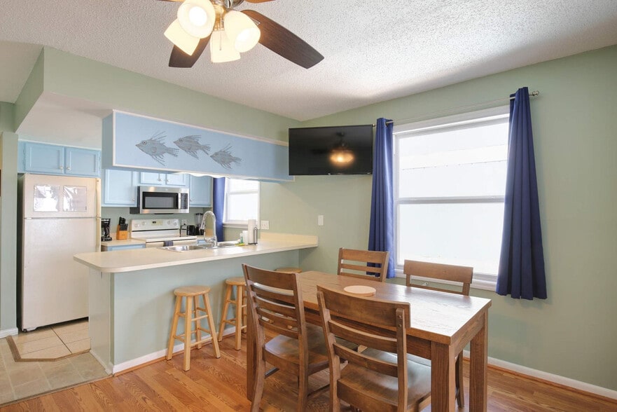 Building Photo - 608 Carolina Beach Ave S