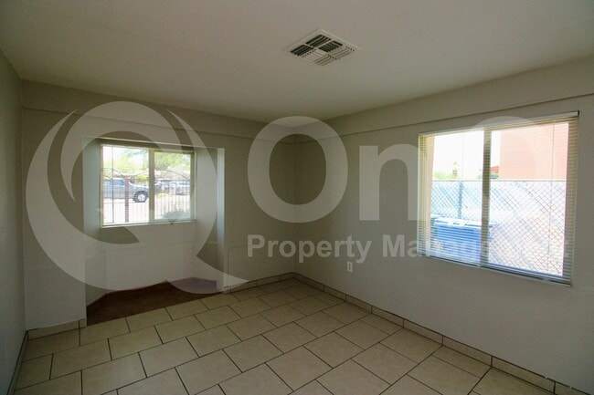 Building Photo - 1408 W St Clair St