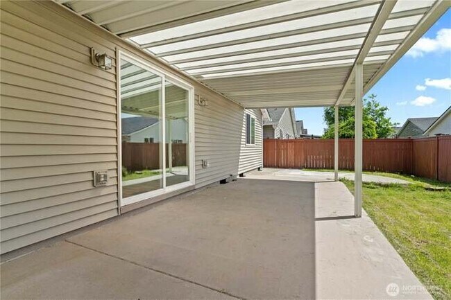 Building Photo - 7101 33rd Way NE