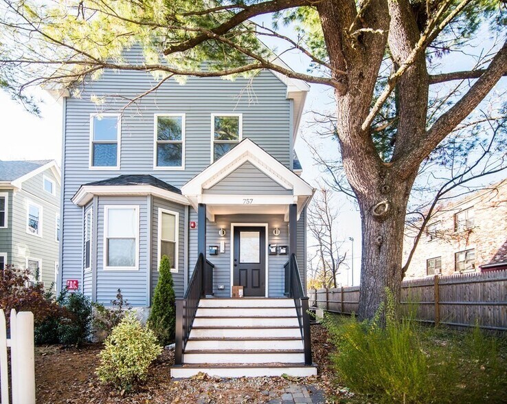 Primary Photo - 757 Washington St