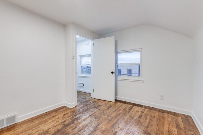 Building Photo - AVAILABLE JUNE 2026! - 2 Bedroom Suburban Vibes in the HEART of the City!!