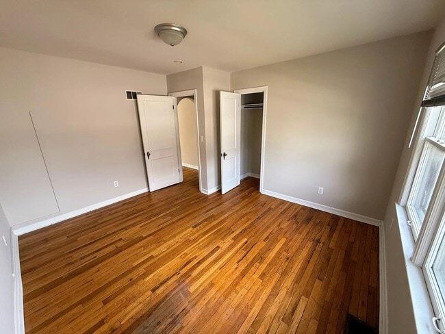 Building Photo - 409 N College Ave
