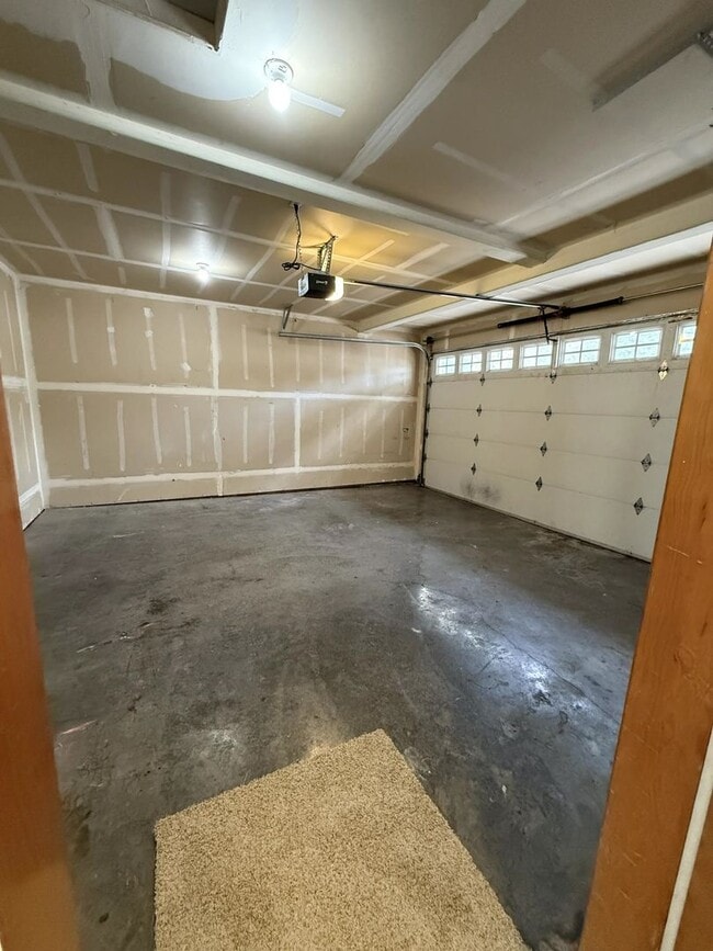 Building Photo - 2117 NE 81st Ave