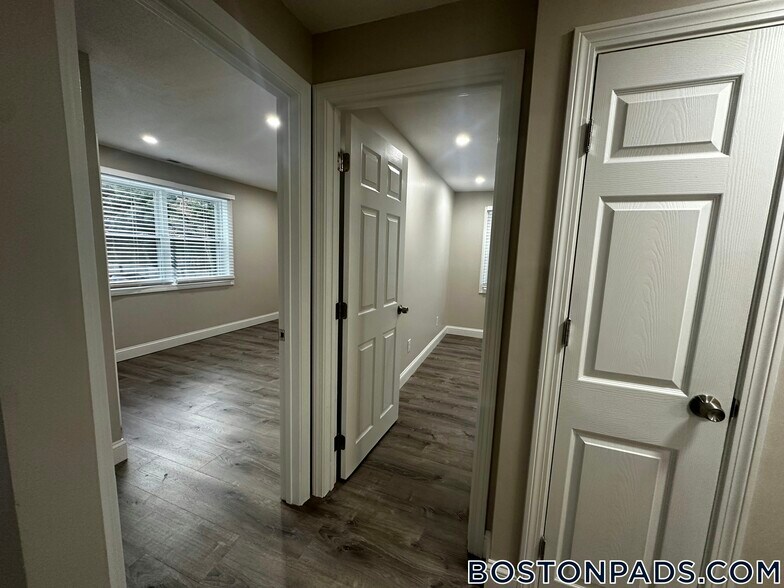 Building Photo - 25 Kenmar Dr