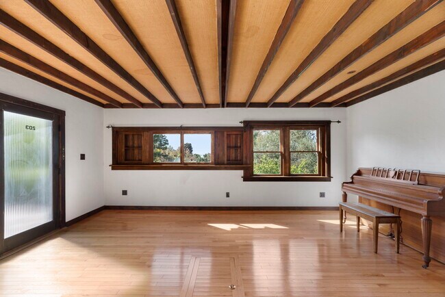 Building Photo - 1409 Avon Park Ter