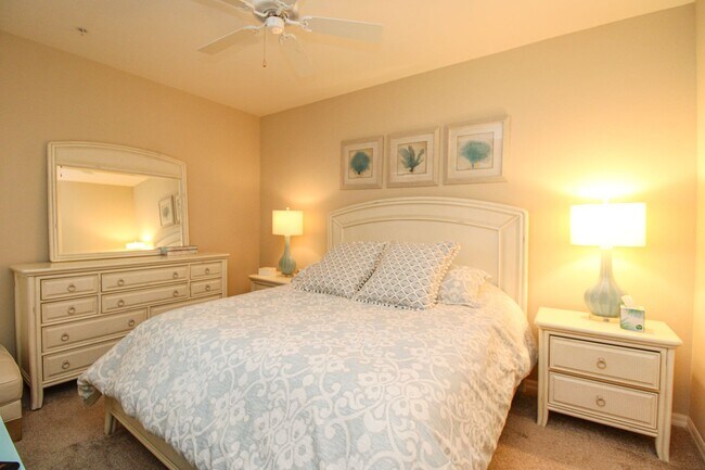 Building Photo - CALLING ALL GOLF ENTHUSIASTS ** STUNNING 2...