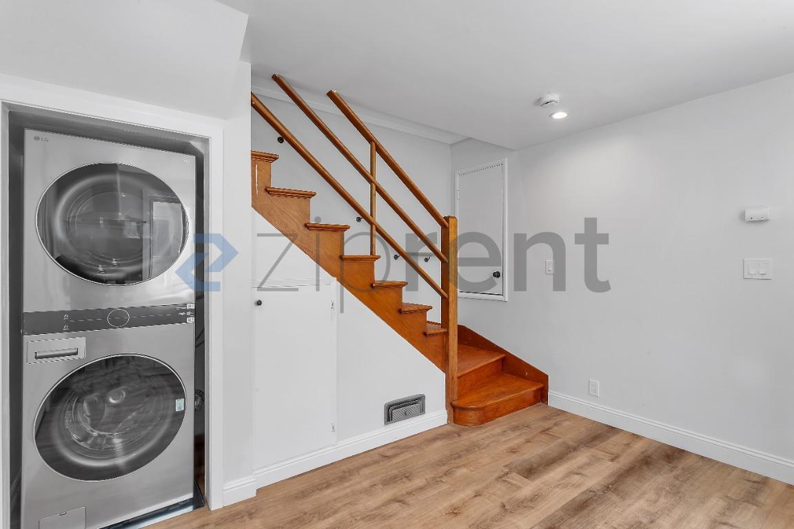 Building Photo - Unit