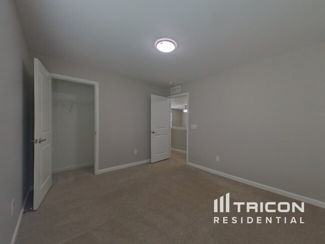 Building Photo - 20 Cane Hill Dr