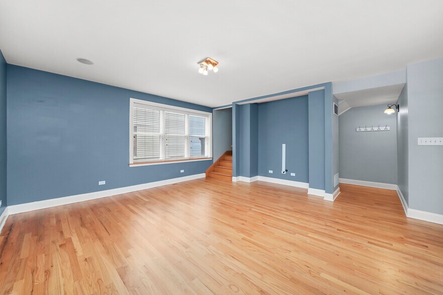 Building Photo - 2736 W Evergreen Ave