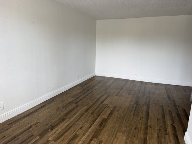 Building Photo - 5741 SW 36th Ct