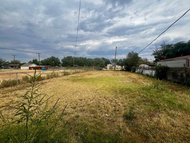 Building Photo - Home in Slaton