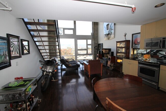 Building Photo - Chic Furnished Living at The Sierra at Jac...
