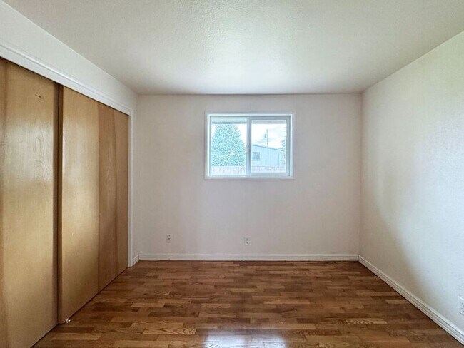 Building Photo - 1161 N Park Ave