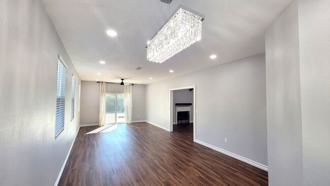 Building Photo - 4 Bed/ 2.5 bath House in Rancho Penasquitos