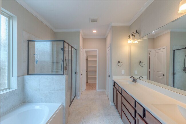 Building Photo - 2259 Golden Laurel Dr