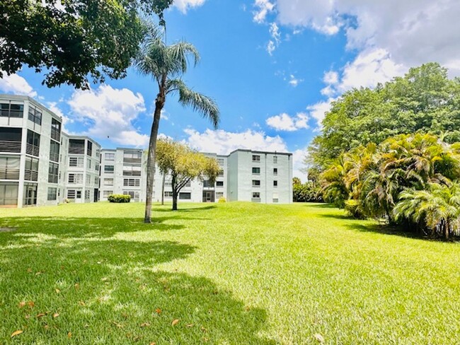 Building Photo - Great Condo in Boca Raton