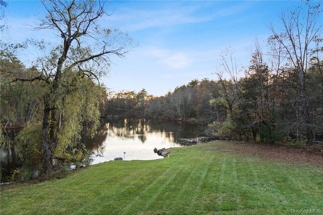 Building Photo - 22 Lake Lodge Dr