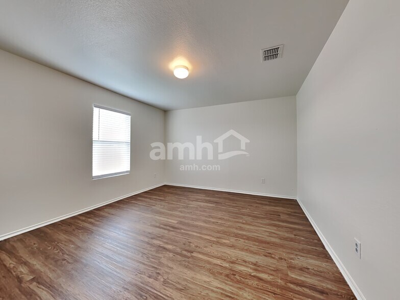 Building Photo - 5216 Lava Rock Dr