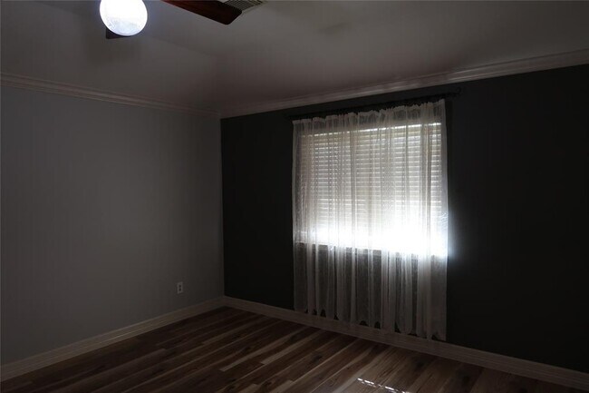 Building Photo - 1714 Oak Ridge Dr