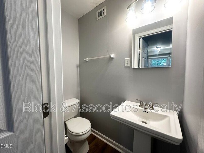 Building Photo - 4808 Blue Bird Ct