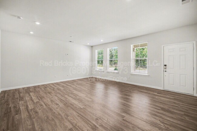 Building Photo - 7828 Nelson Rd