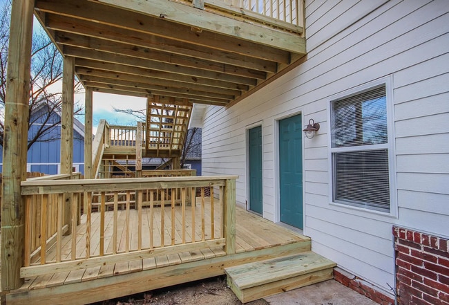 Building Photo - 2 Bed Apartment in Highland Park! Laundry ...