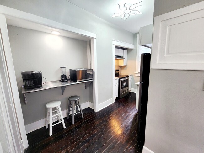 Building Photo - 4100 S Tonti St