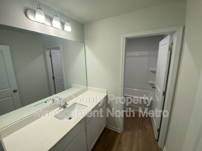 Building Photo - 185 Springwood Ln