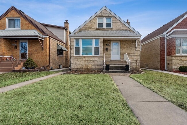 Building Photo - 4509 N Narragansett Ave