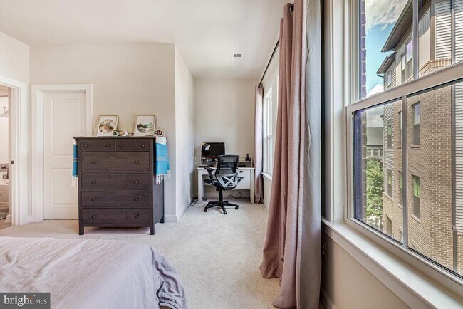 Building Photo - 2335 Water Promenade Ave