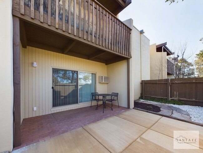 Building Photo - Gorgeous Ground Level Condo at Los Arroyos across from Hospital