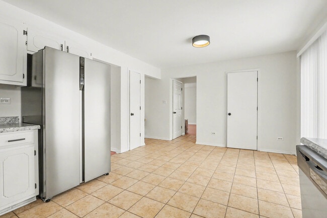 Building Photo - 2600 John Bourg Dr