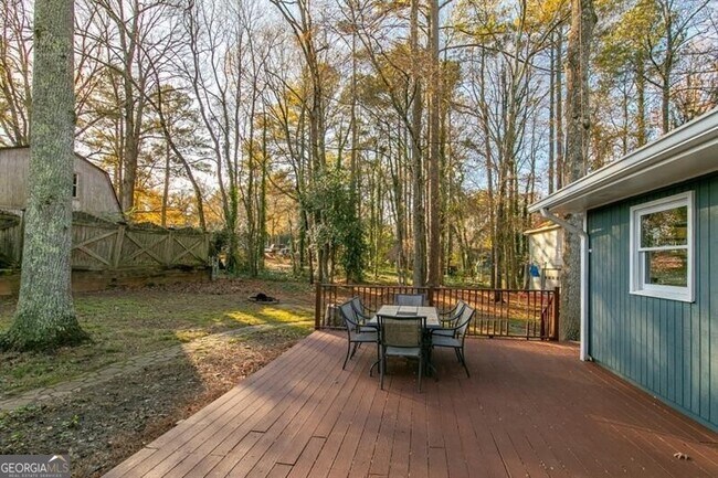Building Photo - 2805 Pine Hill Dr