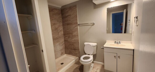 Building Photo - 3Bed/2Bath Duplex Near KU MED Available Soon!
