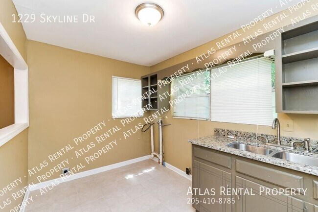 Building Photo - 1229 Skyline Dr