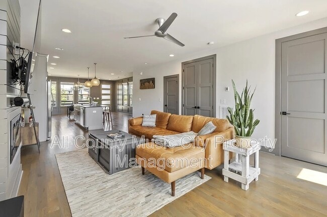 Building Photo - 1507B 14th Ave N