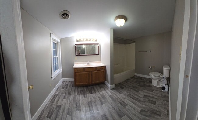 Building Photo - 3 Bedroom 1.5 Bath Located in Middletown