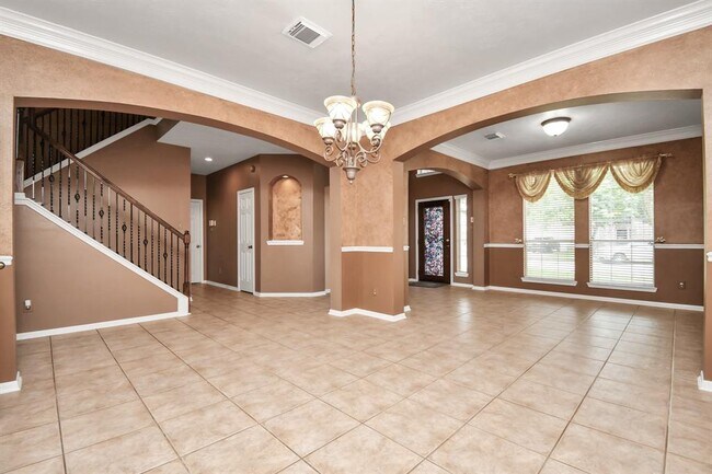 Building Photo - 2523 Sunstone Ln