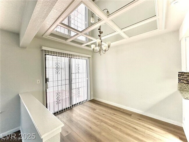 Building Photo - 2112 Venus Ave