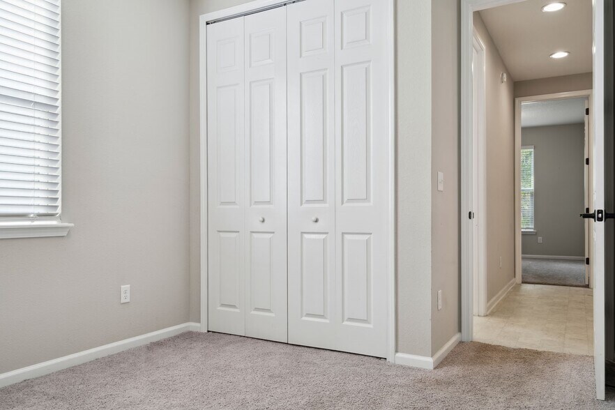 Building Photo - 2893 Farmall Dr