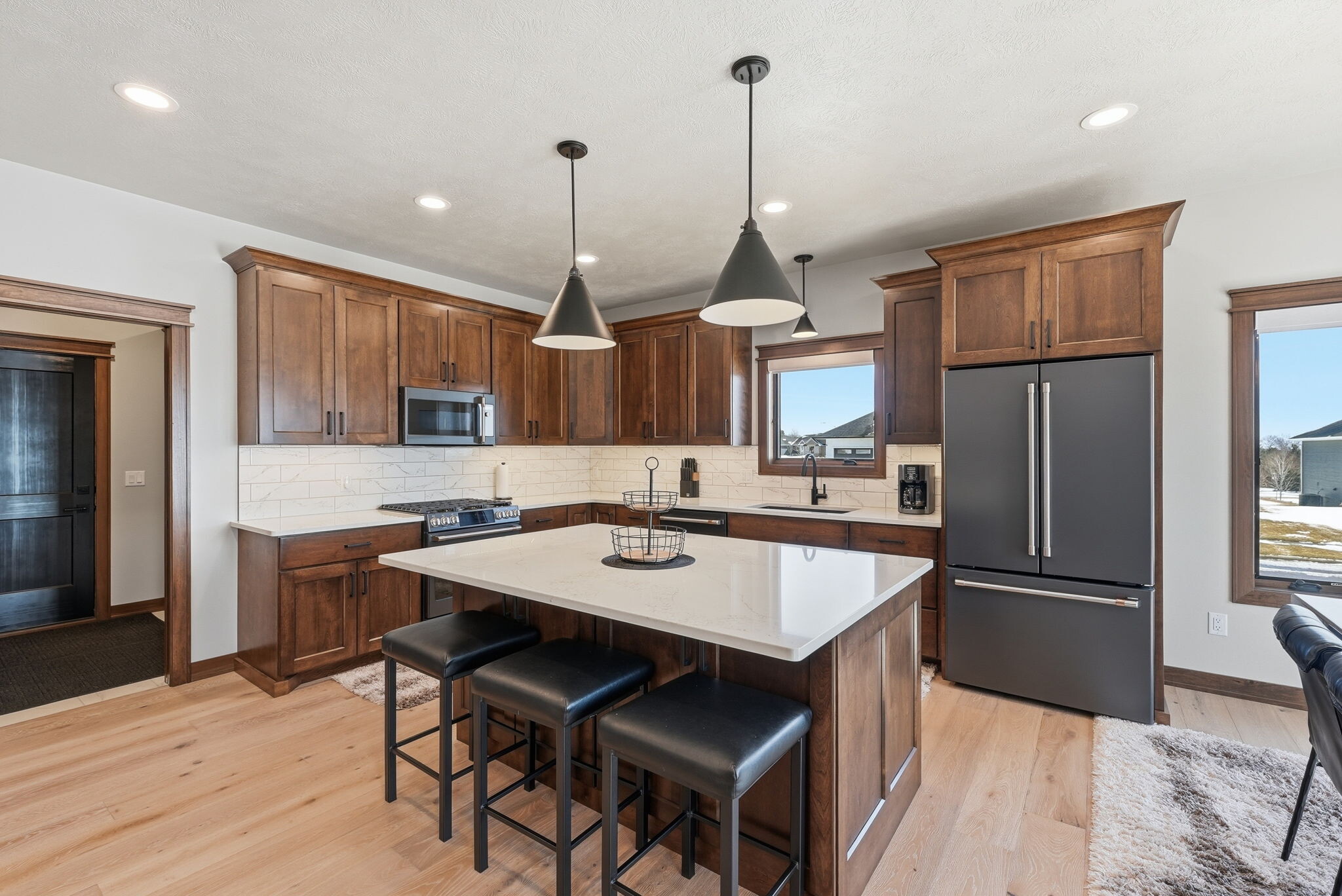Building Photo - 2701 W Oak Hill Dr