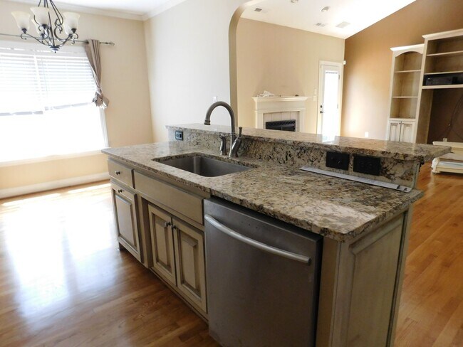 Building Photo - 300 Taliaferro Ln