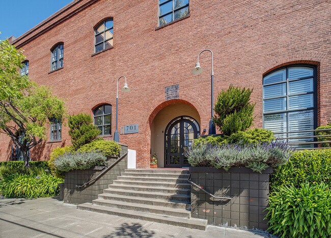 Building Photo - 701 Minnesota St