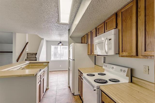 Building Photo - 9823 Walnut St