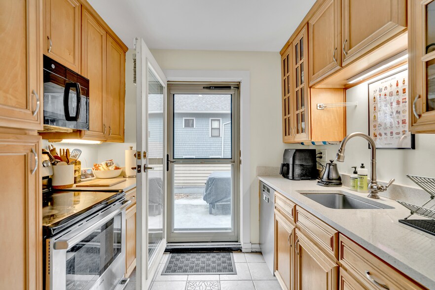 Building Photo - 626 Washington St