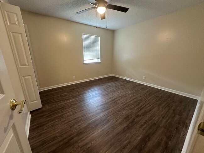 Building Photo - 1304 N Nashville Ave