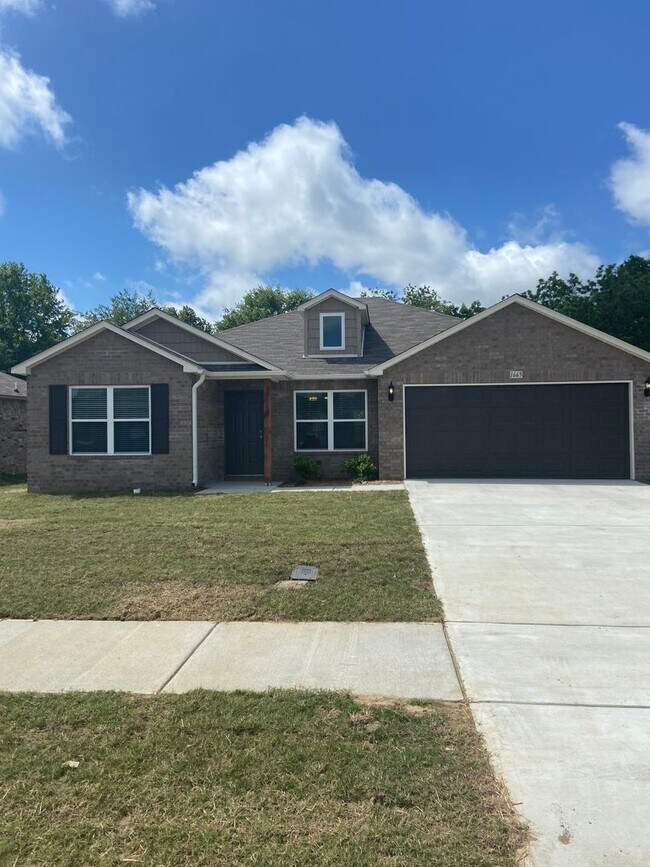 Building Photo - *PreLeasing* Four Bedroom | Two Bath Home in Conrad Court