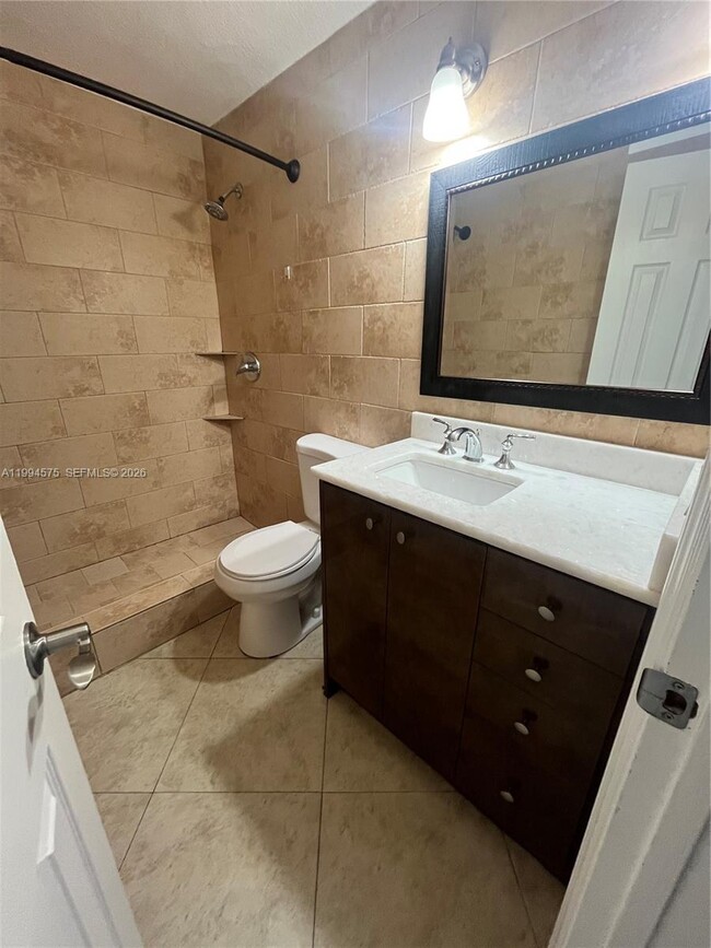 Building Photo - 3923 NE 166th St